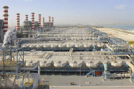 Power plant with stacks and process pipework